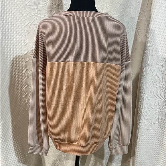 Colorblock Ribbed Women’s‎ Top, size medium - Picture 5 of 10